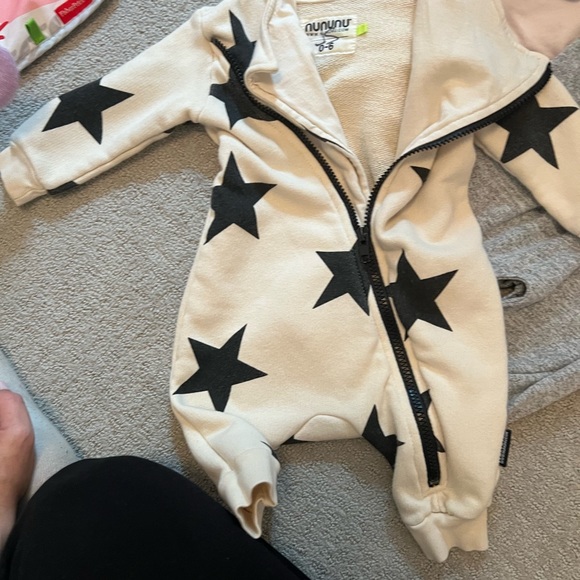 Zip up one peice with hoodie Nununu sweatsuit - Picture 2 of 2